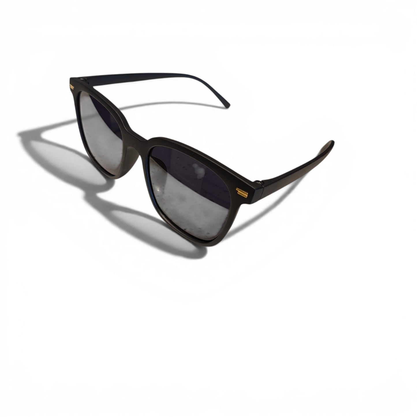 Modern Black UV protective sunglasses